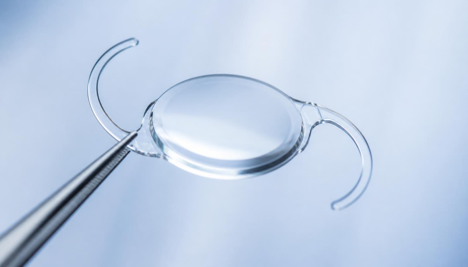 Lentilles intraoculaires ZEISS et Alcon pour la presbytie : adieu les lunettes de lecture